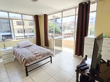 Venta Casa Para Vivienda en Inversion de 3 Pisos en Surco, Encalada, Primavera