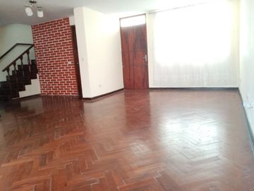 ALQUILO ACOGEDORA CASA EN SAN MIGUEL – ¡CERCA DE PLAZA SAN MIGUEL! 🏡