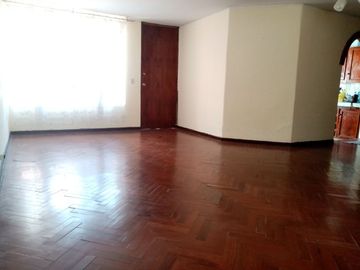 ALQUILO ACOGEDORA CASA EN SAN MIGUEL – ¡CERCA DE PLAZA SAN MIGUEL! 🏡