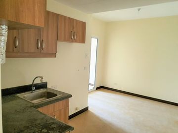 Nice View 1 Bedroom Condo with Parking in Torre De Manila near Luneta Park and Makati