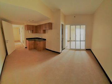 Nice View 1 Bedroom Condo with Parking in Torre De Manila near Luneta Park and Makati