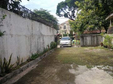 Rumah Hitung Tanah Golongan C di Jalan Surabaya Menteng