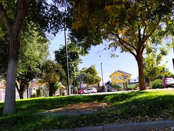 ¡Oportunidad en Estancia Liray, Colina! Zona tranquila, segura y conectada. Ideal para familias que buscan calidad de vida.