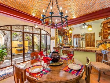 Joya de San Miguel: Casa Tatanacho Colonial con Jardín Privado