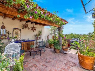 Joya de San Miguel: Casa Tatanacho Colonial con Jardín Privado