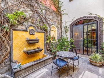 Joya de San Miguel: Casa Tatanacho Colonial con Jardín Privado