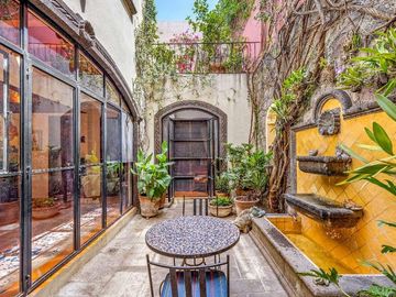 Joya de San Miguel: Casa Tatanacho Colonial con Jardín Privado