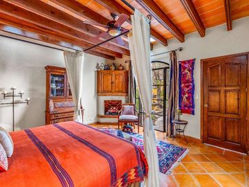 Joya de San Miguel: Casa Tatanacho Colonial con Jardín Privado