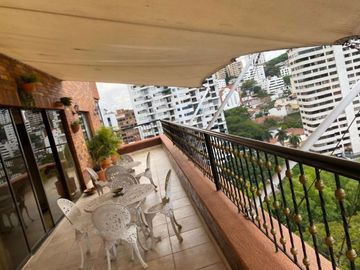 VENDO APARTAMENTO EN EL OESTE PRECIO DE OPORTUNIDAD, AREA 363.96M2  MAS 96M2 DE TERRAAZA
