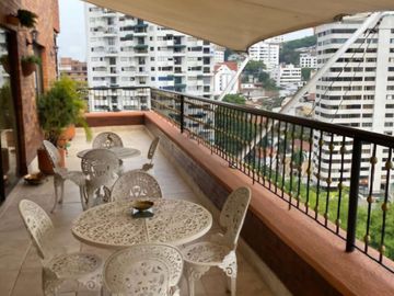 VENDO APARTAMENTO EN EL OESTE PRECIO DE OPORTUNIDAD, AREA 363.96M2  MAS 96M2 DE TERRAAZA
