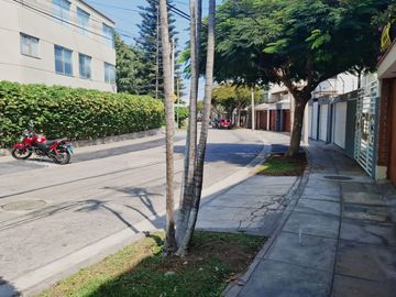 Alquiler De Departamento En Miraflores- Amoblado – Zona Óvalo Higuereta