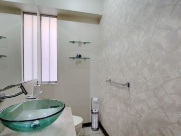 Venta de Departamento TRIPLEX en Casuarinas Sur-Santiago de Surco con Balcón, de 3 Dormitorios y 2 cocheras