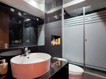 Venta de Departamento TRIPLEX en Casuarinas Sur-Santiago de Surco con Balcón, de 3 Dormitorios y 2 cocheras