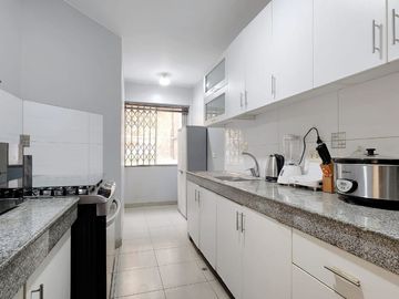Venta de Departamento TRIPLEX en Casuarinas Sur-Santiago de Surco con Balcón, de 3 Dormitorios y 2 cocheras