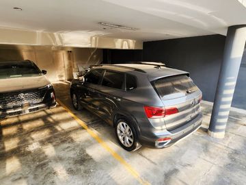 Venta de Departamento TRIPLEX en Casuarinas Sur-Santiago de Surco con Balcón, de 3 Dormitorios y 2 cocheras