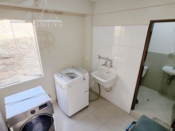 Venta de Departamento TRIPLEX en Casuarinas Sur-Santiago de Surco con Balcón, de 3 Dormitorios y 2 cocheras