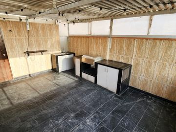 Venta de Departamento TRIPLEX en Casuarinas Sur-Santiago de Surco con Balcón, de 3 Dormitorios y 2 cocheras