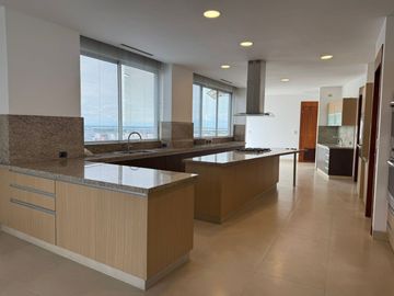 Venta Departamento en Samborondón vista al río - Urb. Guayaquil Tenis - D258