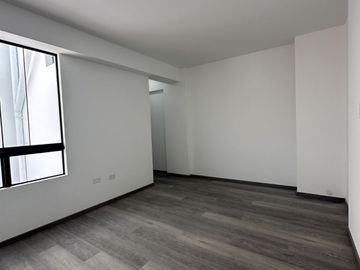 Venta Departamento DUPLEX San Juan de Miraflores de 3 Dormitorios, Terraza y Estacionamiento