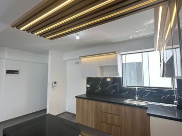 Venta Departamento DUPLEX San Juan de Miraflores de 3 Dormitorios, Terraza y Estacionamiento