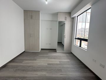 Venta Departamento DUPLEX San Juan de Miraflores de 3 Dormitorios, Terraza y Estacionamiento