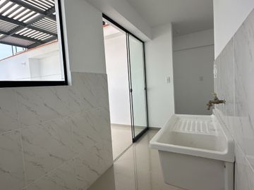 Venta Departamento DUPLEX San Juan de Miraflores de 3 Dormitorios, Terraza y Estacionamiento