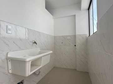 Venta Departamento DUPLEX San Juan de Miraflores de 3 Dormitorios, Terraza y Estacionamiento