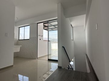 Venta Departamento DUPLEX San Juan de Miraflores de 3 Dormitorios, Terraza y Estacionamiento