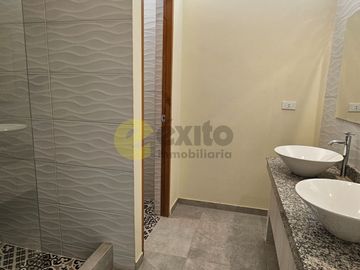 VENDO CASA DE ESTRENO EN URB. BOULEVARD PARK PLAZA,CASTILLA