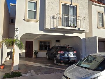 🏡 Casa en venta en Fraacinamiento Aldabas frente a parque