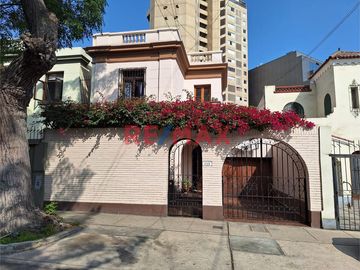 Oportunidad Casa En San Isidro!!! S/. 1'934,500.00 - $ 530,000.00