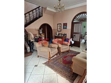 Oportunidad Casa En San Isidro!!! S/. 1'934,500.00 - $ 530,000.00