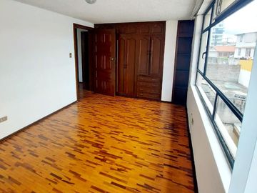 ESTUPENDA CASA RENTERA DOS PISOS EN VENTA EXCELENTE UBICACIÓN