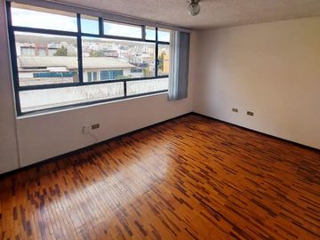 ESTUPENDA CASA RENTERA DOS PISOS EN VENTA EXCELENTE UBICACIÓN