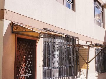 ESTUPENDA CASA RENTERA DOS PISOS EN VENTA EXCELENTE UBICACIÓN