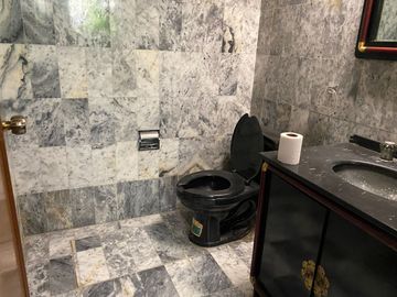 CASA EN VENTA PARA REMODELAR EN CALLE CERRADA