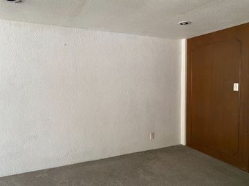 CASA EN VENTA PARA REMODELAR EN CALLE CERRADA