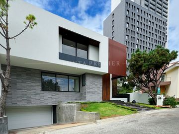 Casa en Venta en Pontevedra coto de lujo con amenidades Zona Andares Zapopan