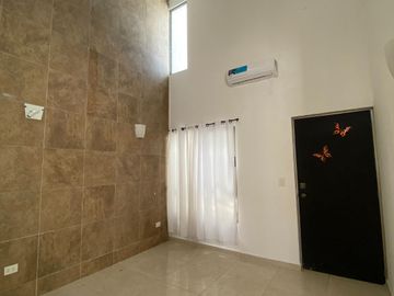 CASA EN RENTA EN AVENIDA EN LAS AMÉRICAS III, MÉRIDA.