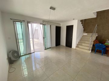 CASA EN RENTA EN AVENIDA EN LAS AMÉRICAS III, MÉRIDA.