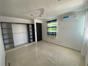 CASA EN RENTA EN AVENIDA EN LAS AMÉRICAS III, MÉRIDA.