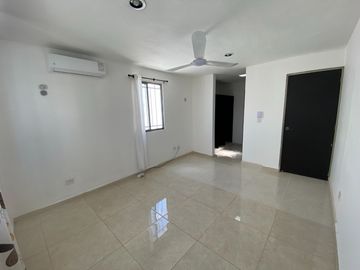 CASA EN RENTA EN AVENIDA EN LAS AMÉRICAS III, MÉRIDA.