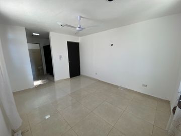 CASA EN RENTA EN AVENIDA EN LAS AMÉRICAS III, MÉRIDA.
