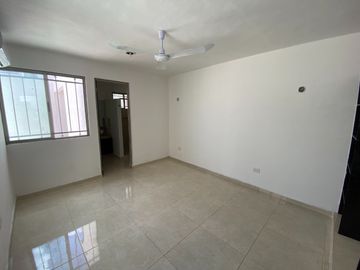 CASA EN RENTA EN AVENIDA EN LAS AMÉRICAS III, MÉRIDA.