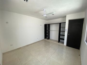 CASA EN RENTA EN AVENIDA EN LAS AMÉRICAS III, MÉRIDA.