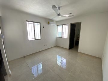 CASA EN RENTA EN AVENIDA EN LAS AMÉRICAS III, MÉRIDA.