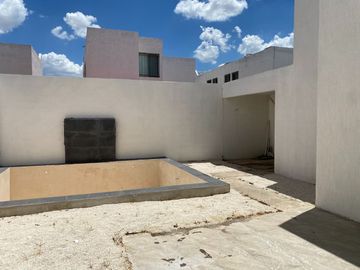 CASA EN RENTA EN AVENIDA EN LAS AMÉRICAS III, MÉRIDA.