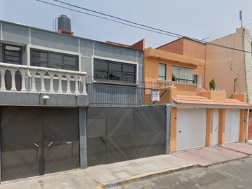 CASA EN VENTA EN EXCELENTE UBICACIÓN !!!