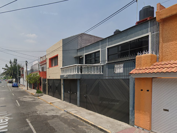 CASA EN VENTA EN EXCELENTE UBICACIÓN !!!