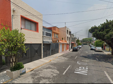 CASA EN VENTA EN EXCELENTE UBICACIÓN !!!